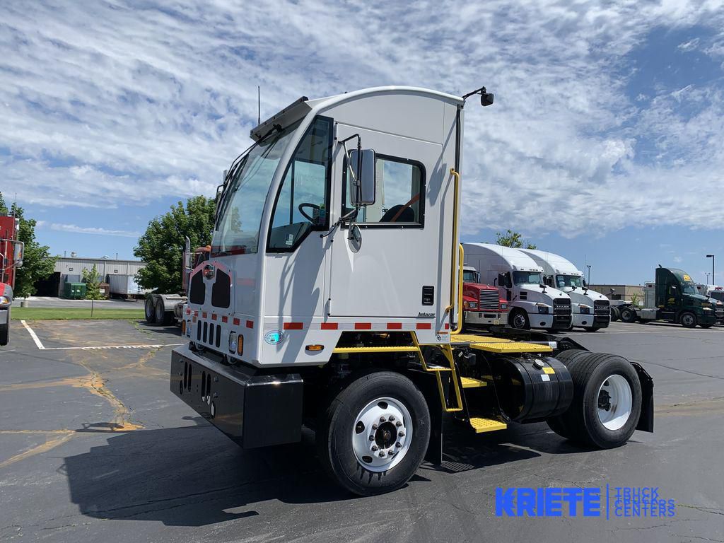 2023 AUTOCAR ACTT 4X2 AC247164 - image 1 of 6