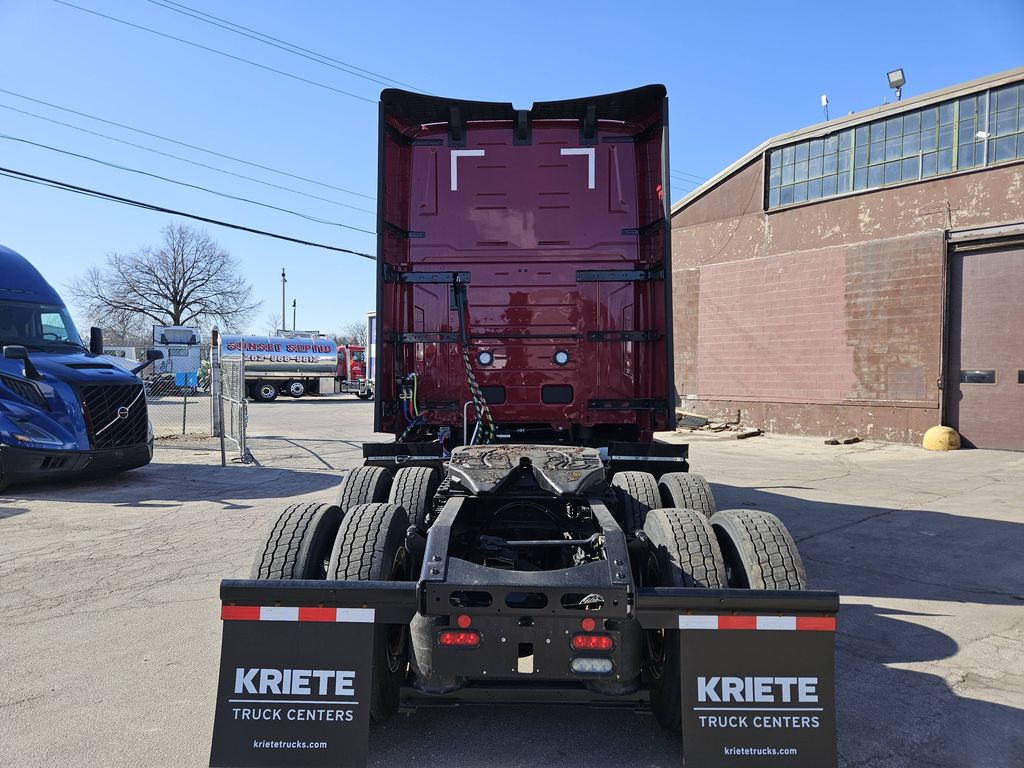 2025 VOLVO VNL64T860 696033 - image 4 of 6