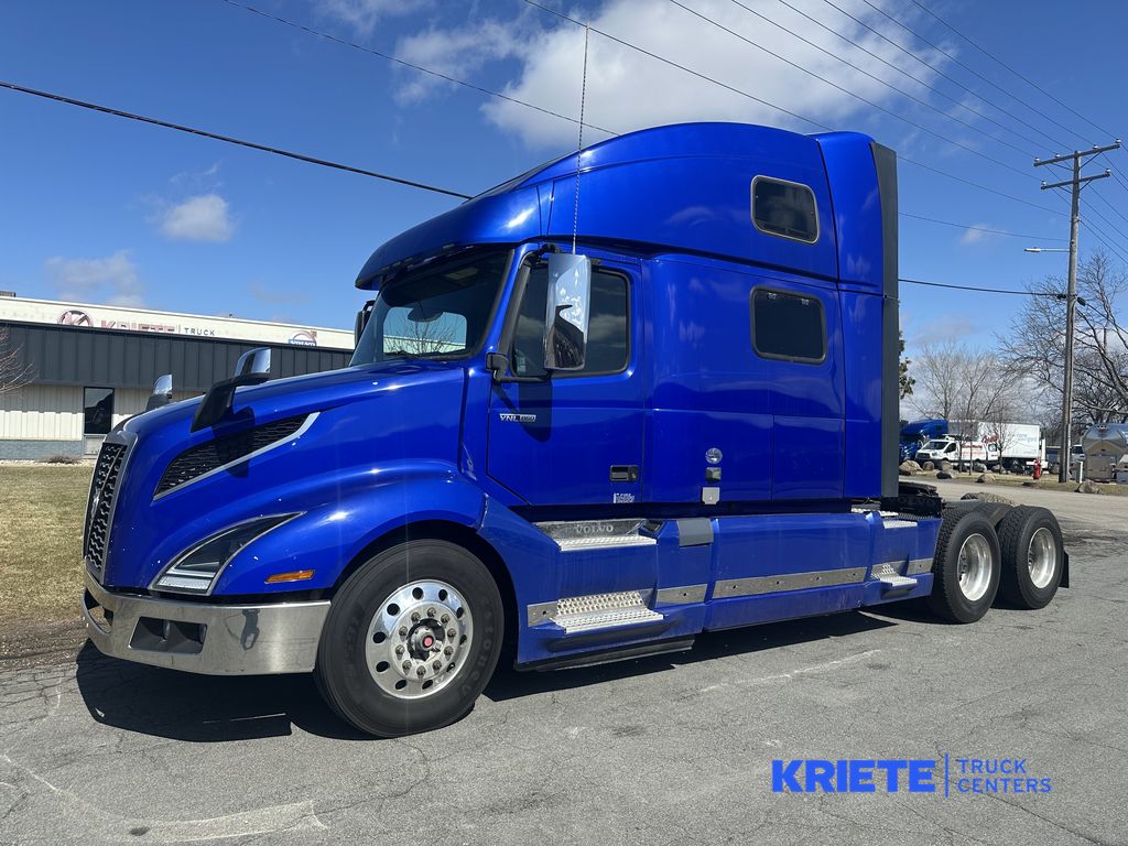 2020 VOLVO VNL64T860 V216114U - image 1 of 6