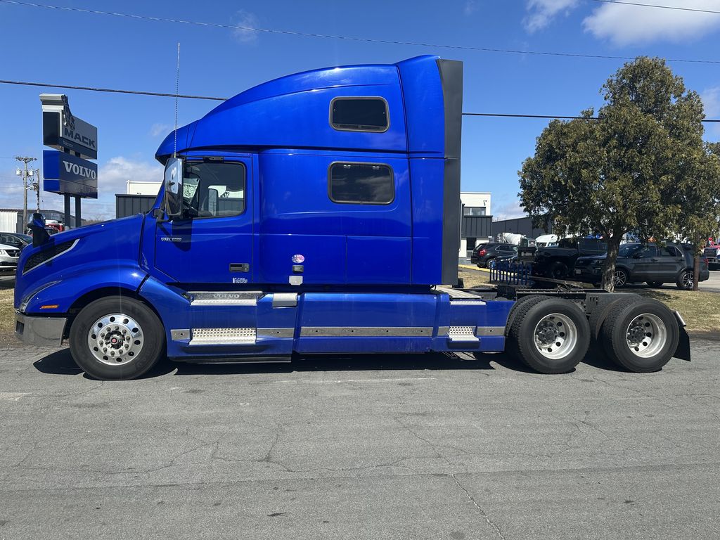 2020 VOLVO VNL64T860 V216114U - image 2 of 6