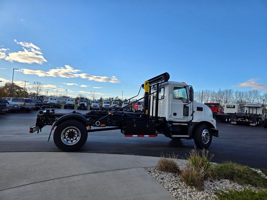 2025 MACK MD742 MMD076118 - image 4 of 6