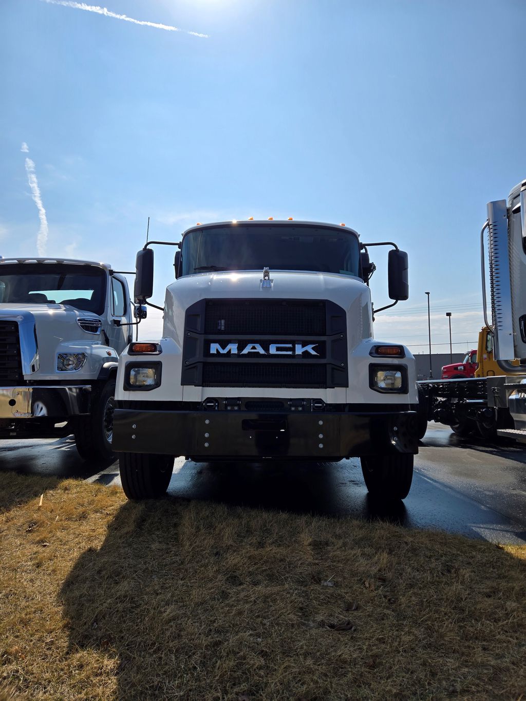 2025 MACK MD742 MMD076118 - image 3 of 6