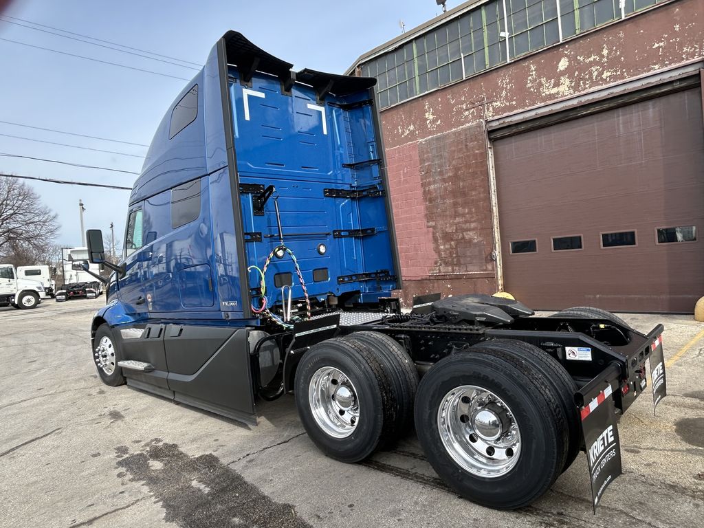 2025 VOLVO VNL64T860 696041 - image 3 of 6