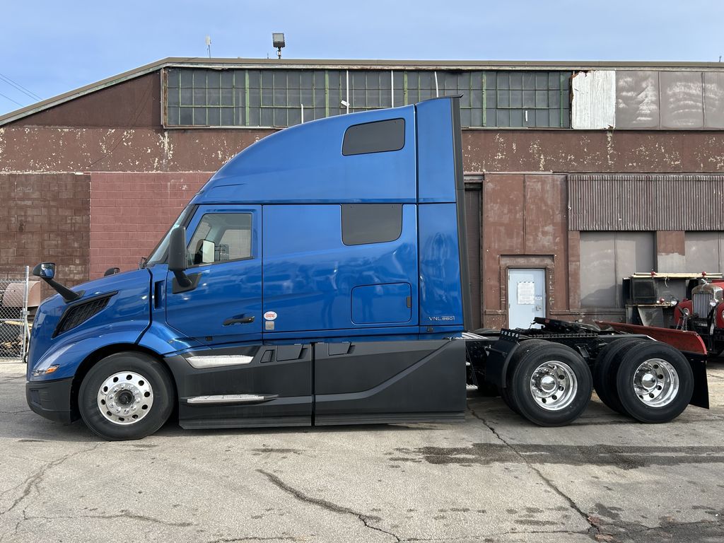 2025 VOLVO VNL64T860 696041 - image 2 of 6