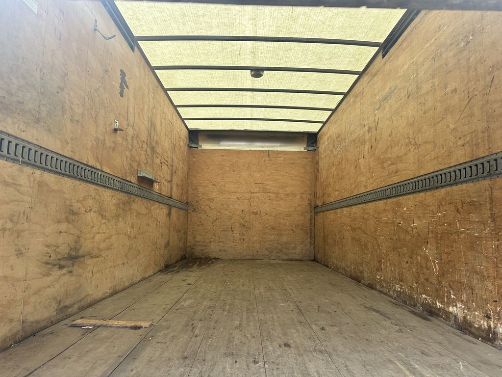 2018 HINO 155 H7067U - image 5 of 6