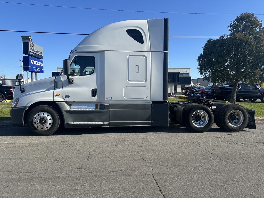 2019 FREIGHTLINER CASCADIA 125 FR7910U - image 2 of 6