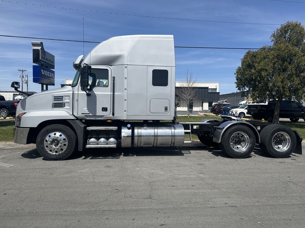 2019 MACK ANTHEM MAC10860U - image 2 of 6