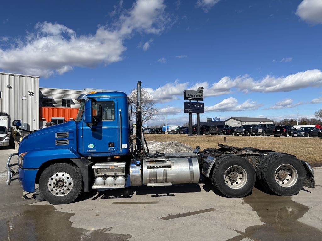 2020 MACK AN64T-TADC MAC11577U - image 2 of 6