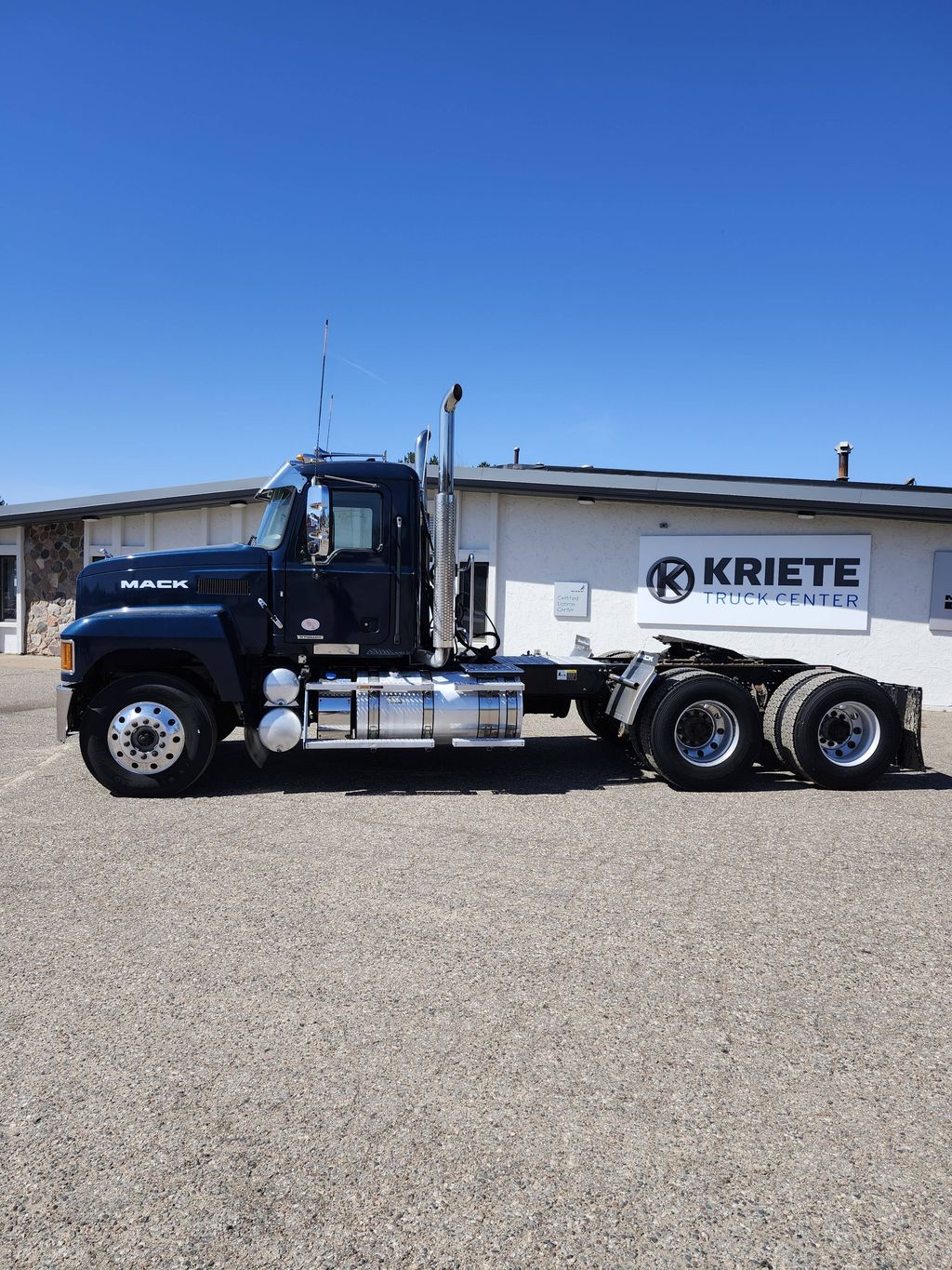 2021 MACK PI64T MAC8179U - image 2 of 6