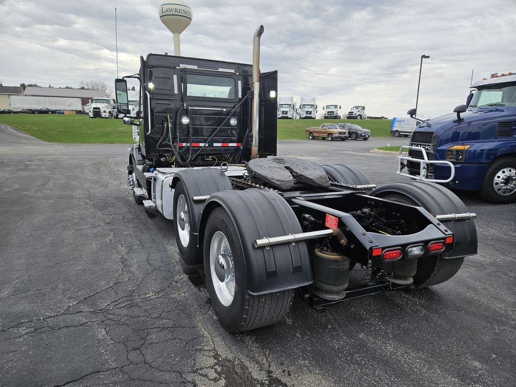 2021 VOLVO VNL62T300 V286822U - image 3 of 6