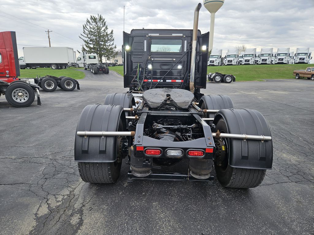 2021 VOLVO VNL62T300 V286822U - image 4 of 6