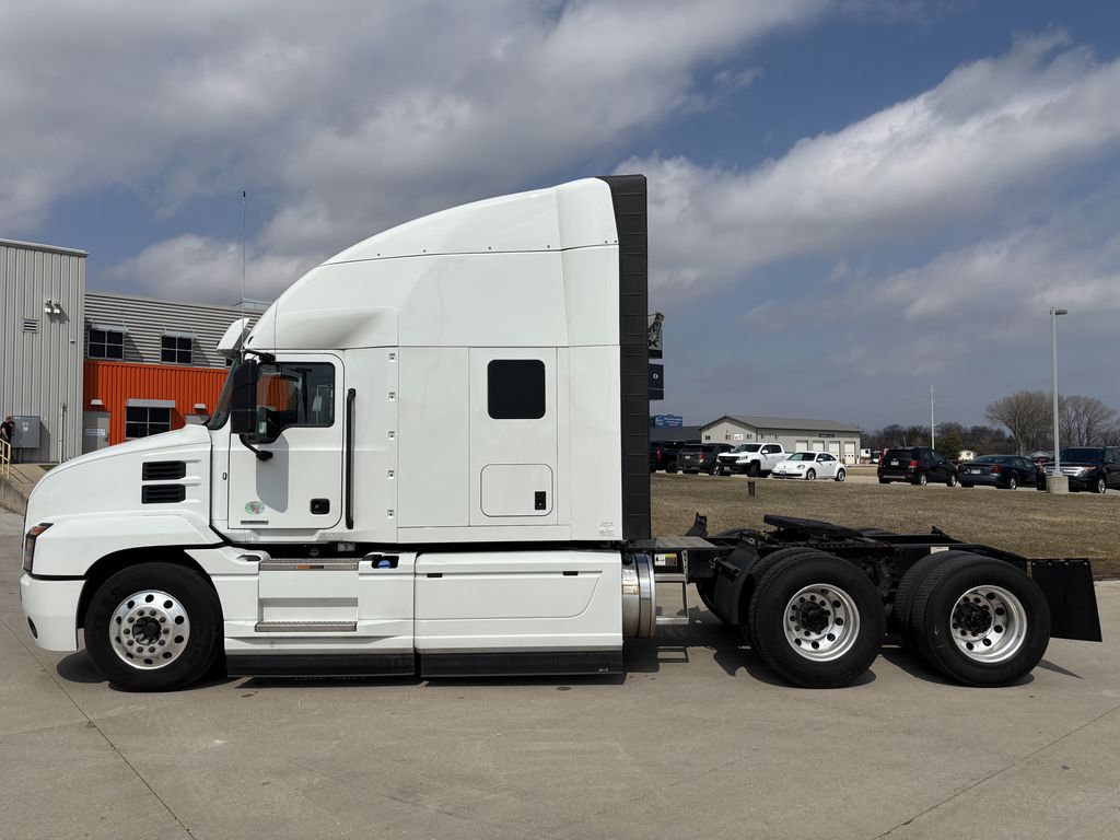 2022 MACK AN64T MAC30030U - image 2 of 6