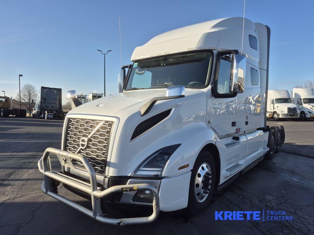 2022 VOLVO VNL64T760 V303837U - image 1 of 6