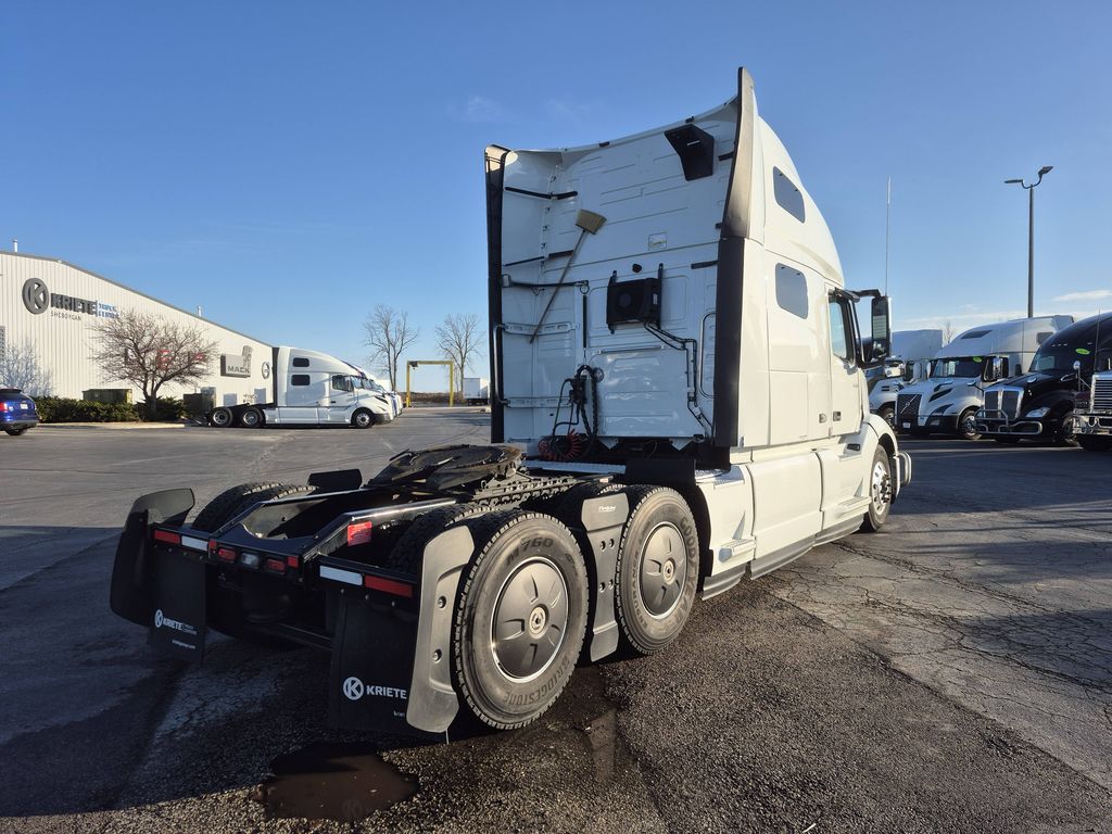 2022 VOLVO VNL64T760 V303837U - image 5 of 6