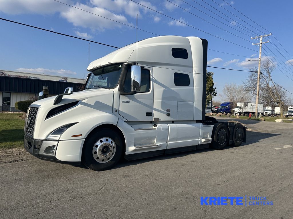 2022 VOLVO VNL64T760 V303851U - image 1 of 6