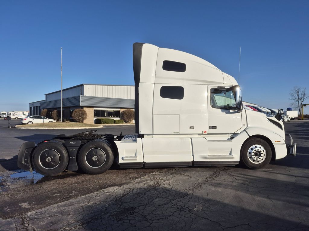 2022 VOLVO VNL64T760 V303837U - image 6 of 6